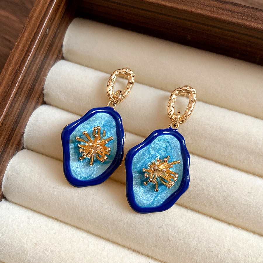 Women's Oval Vintage Court Style Light Luxury High-grade Pendants