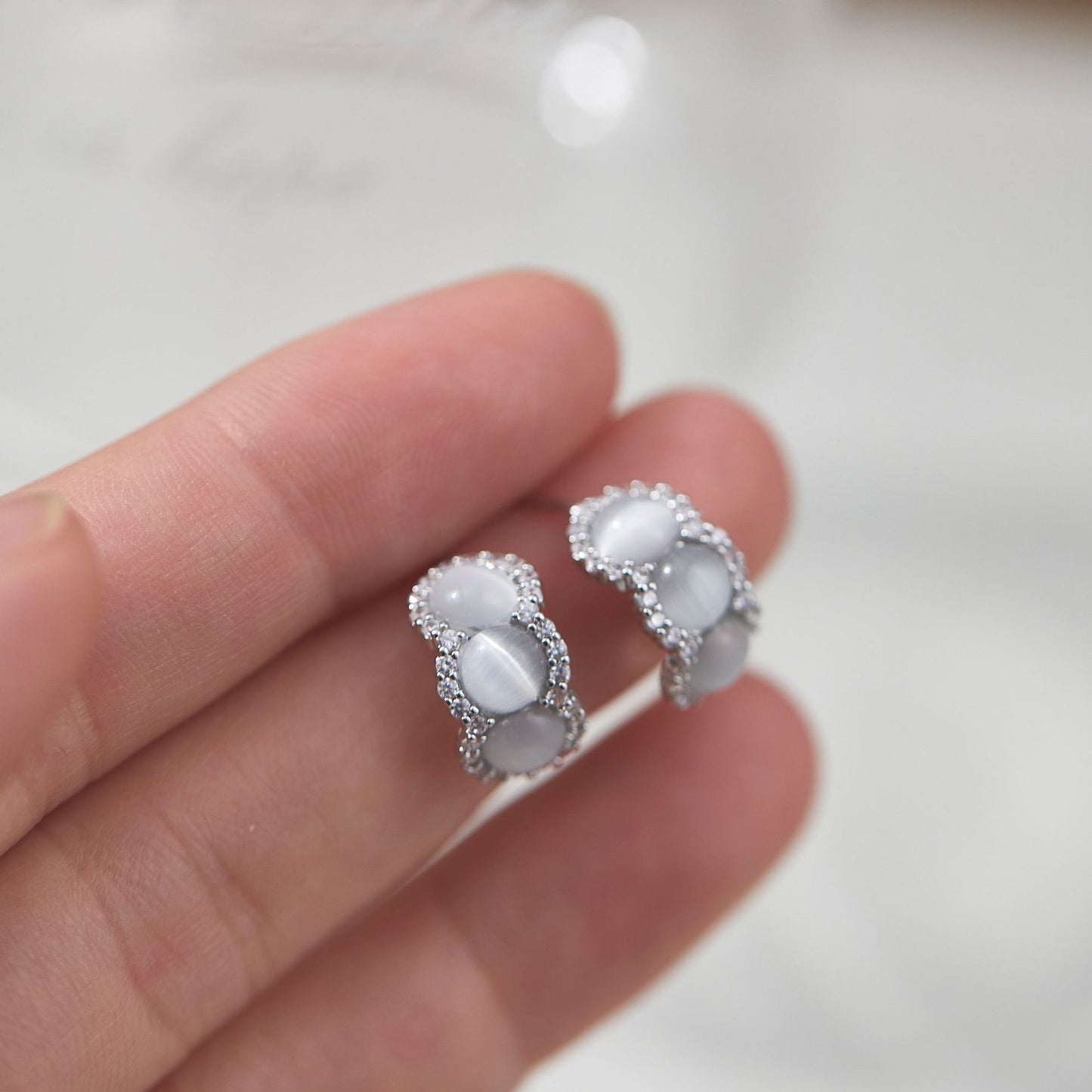 Retro Cat's Eye Light Luxury High-grade Sense Earrings