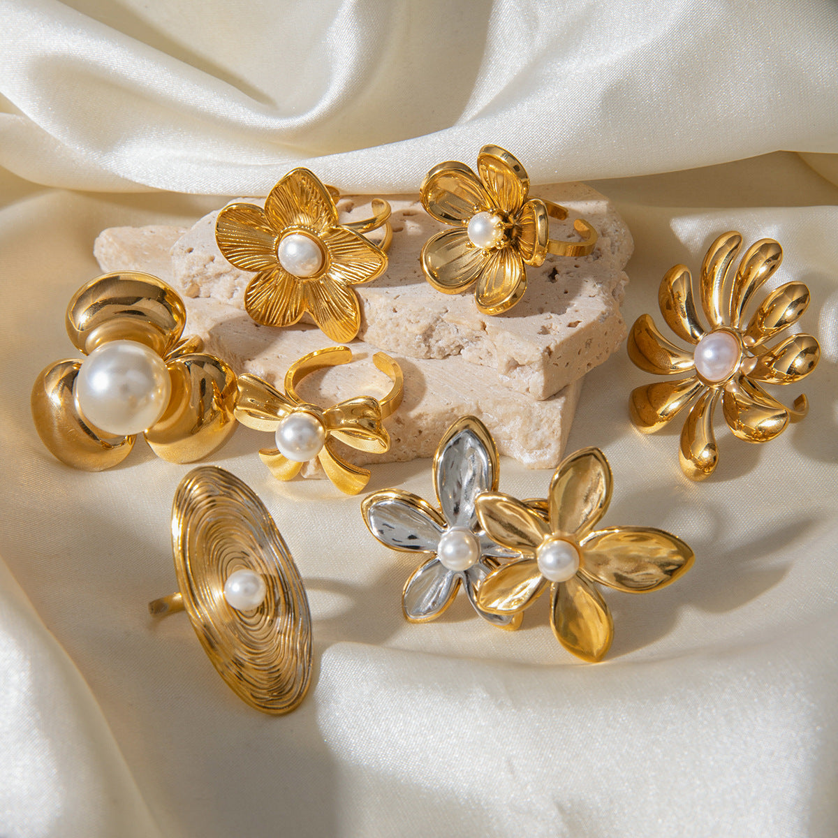 Ding Stainless Steel Flower Pearl Exaggerated Rings