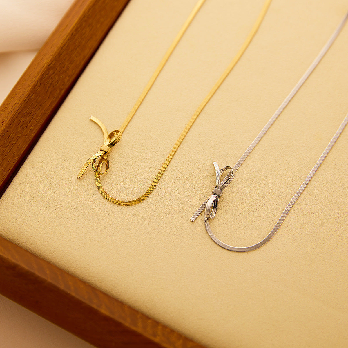 Personalized Design Snake Bone Fresh Titanium Necklaces