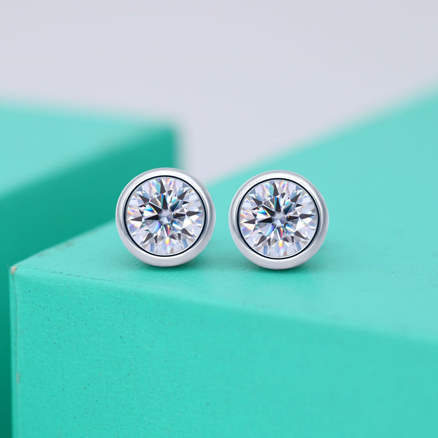 Women's Sier Moissanite Diamond Round Simple Elegant Earrings