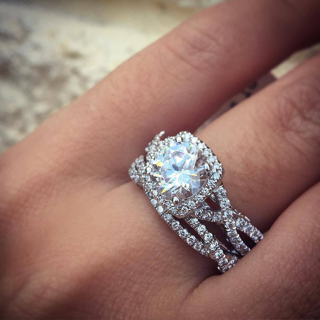 Popular Women's Vintage Simple Exaggerated Unique Ring
