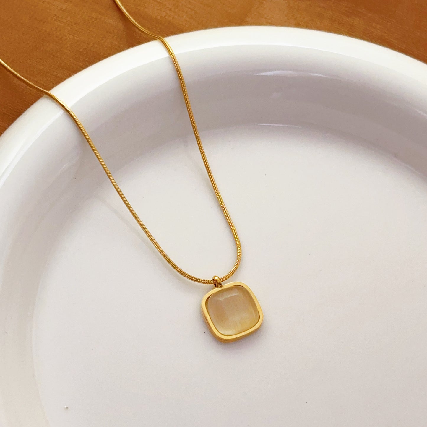 Women's Sugar Irregular Plate Light Luxury Fashion Temperament Clavicle Chain Necklaces
