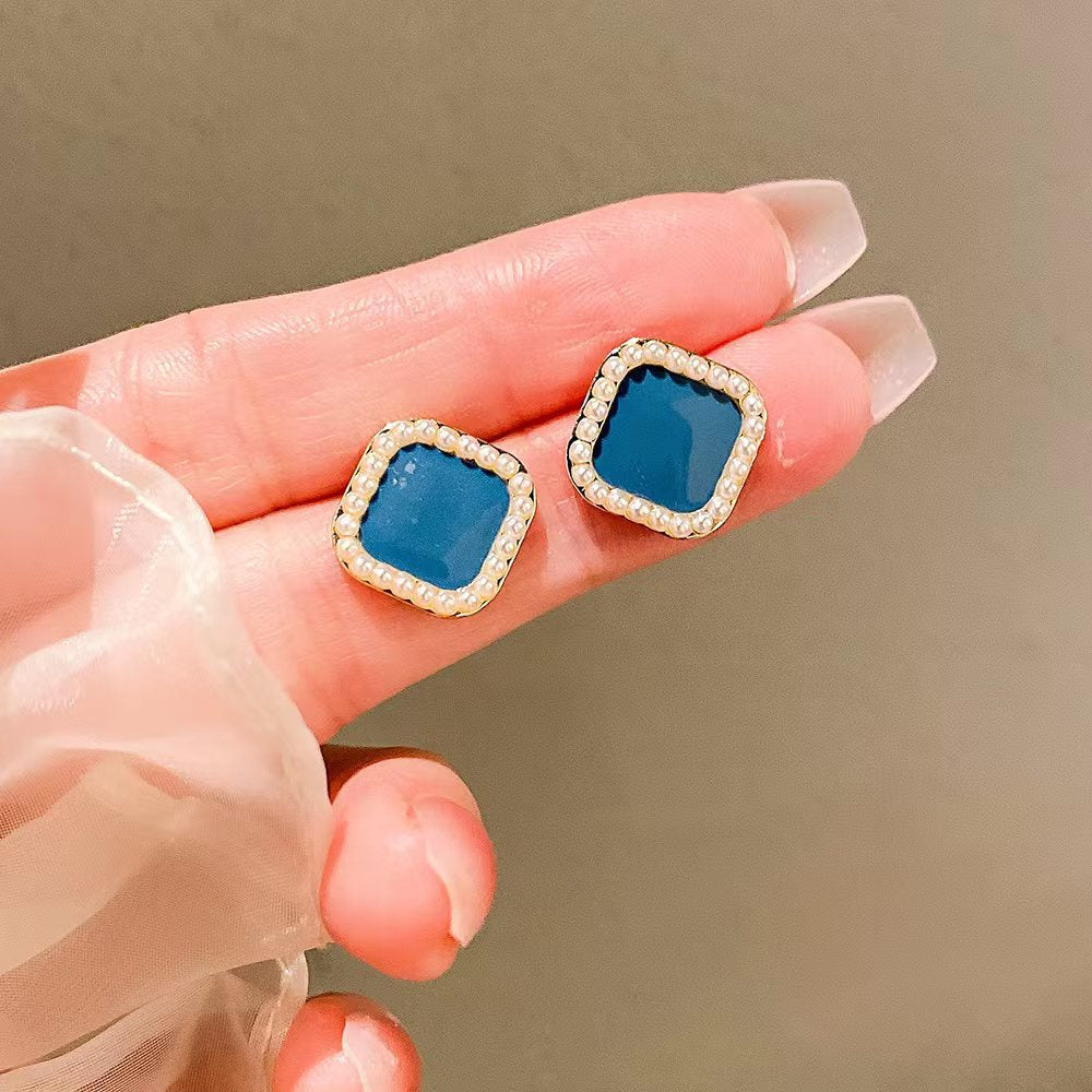 Women's Pearl Classic Style Square Simple Temperamental Stud Earrings