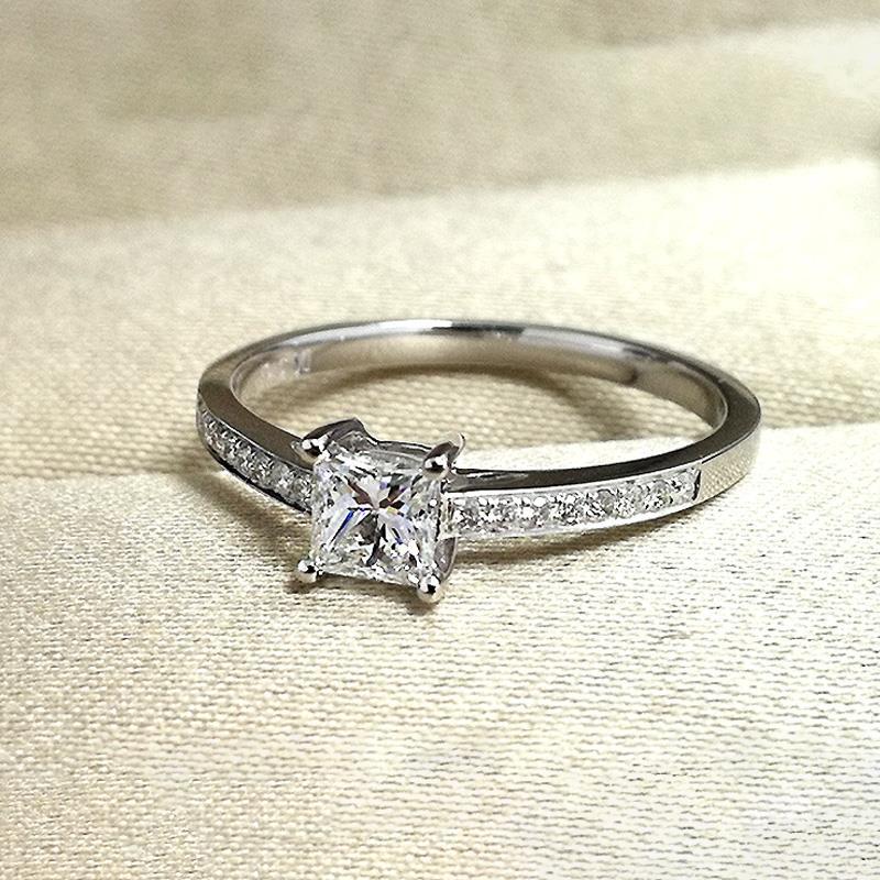 Women's Simple High Carbon Rhinestone Four Claw Rings