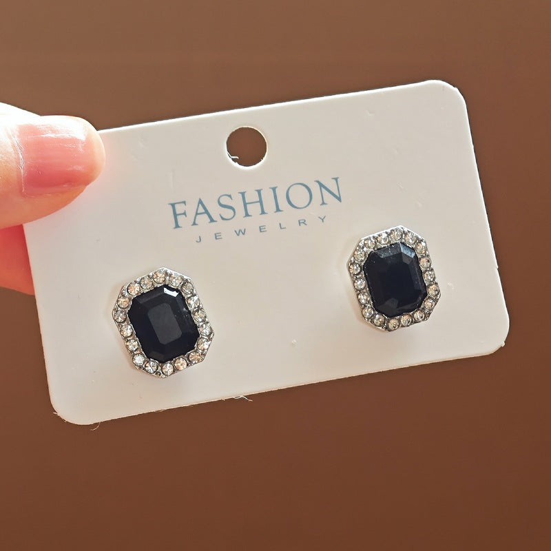 Women's Creative Simple Pearl Vintage Ornament Earrings