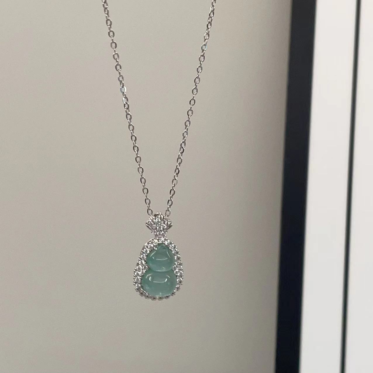 Chinese Retro Diamond Light Green Butterfly Elegant Gourd Glass Necklaces
