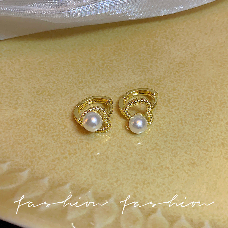 Women's Simple Triangle Pearl Ear Clip For Graceful Petite Fashion Earrings