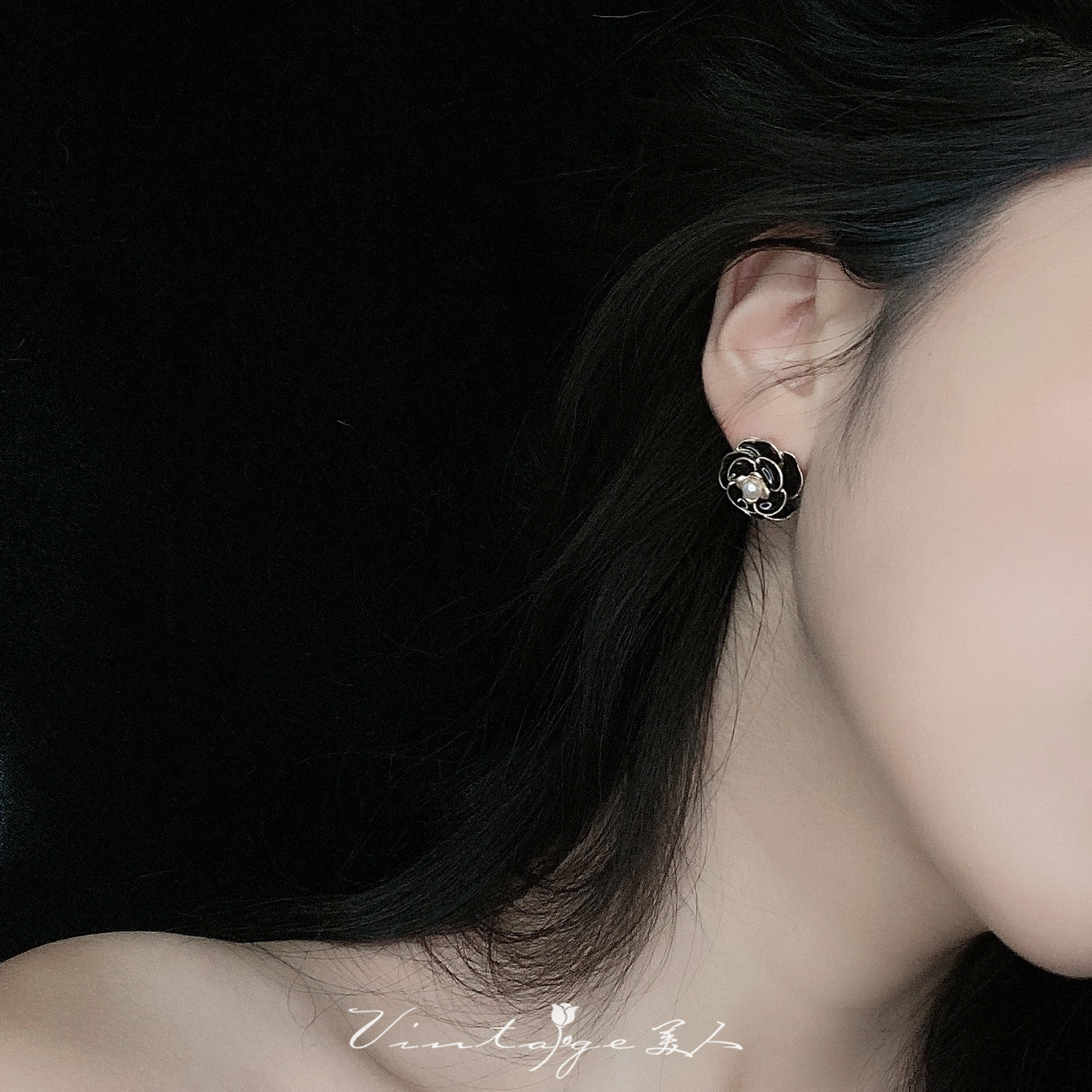 Women's Camellia Retro Aloofness Style Flower Pearl Light Rings