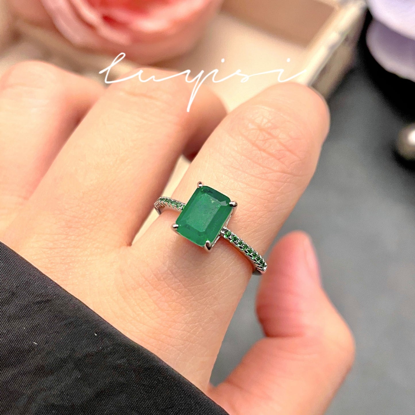 Women's Artificial Emerald Inlaid High Carbon Diamond Rings
