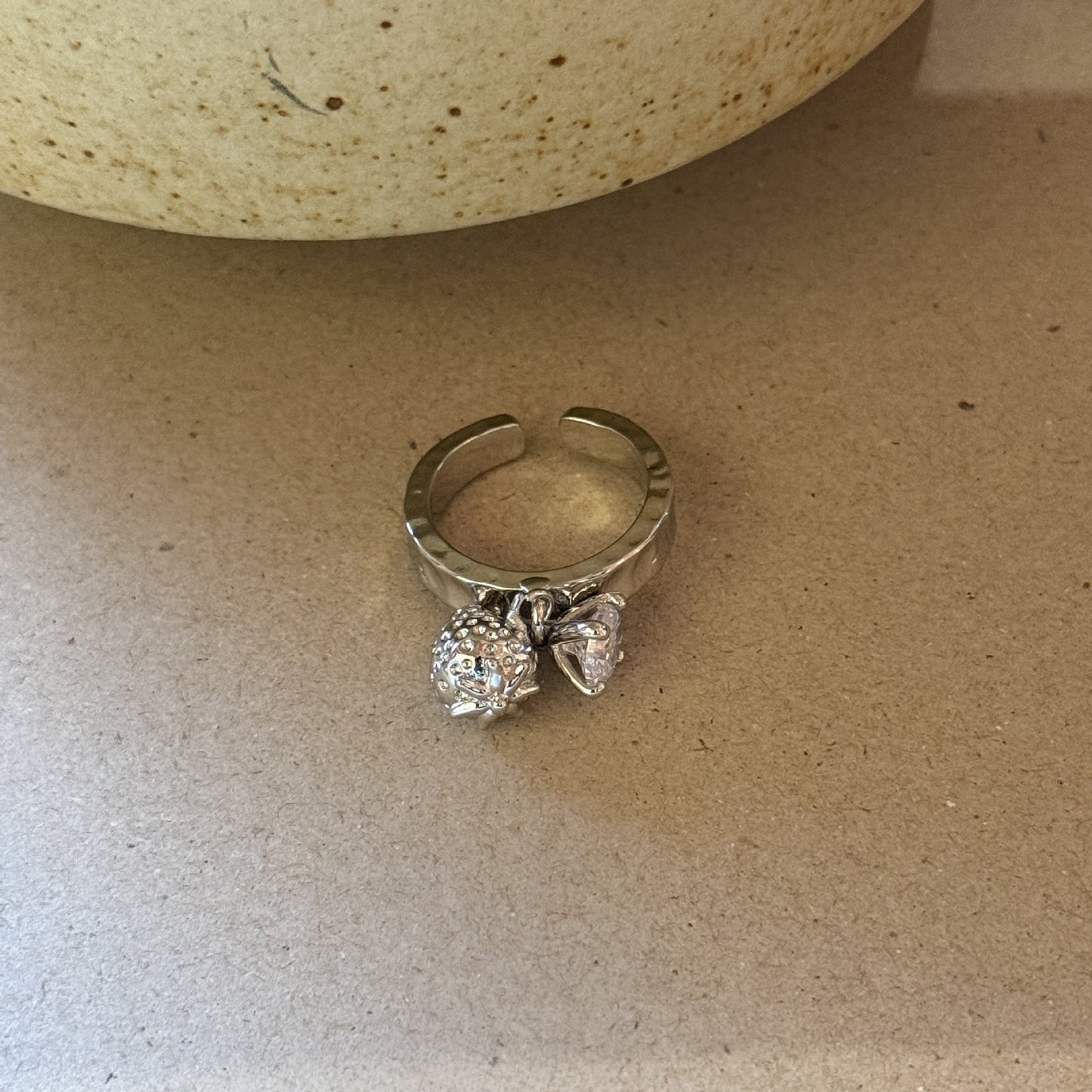 Hollow French Retro Minority Carved High Sense Open Index Ring