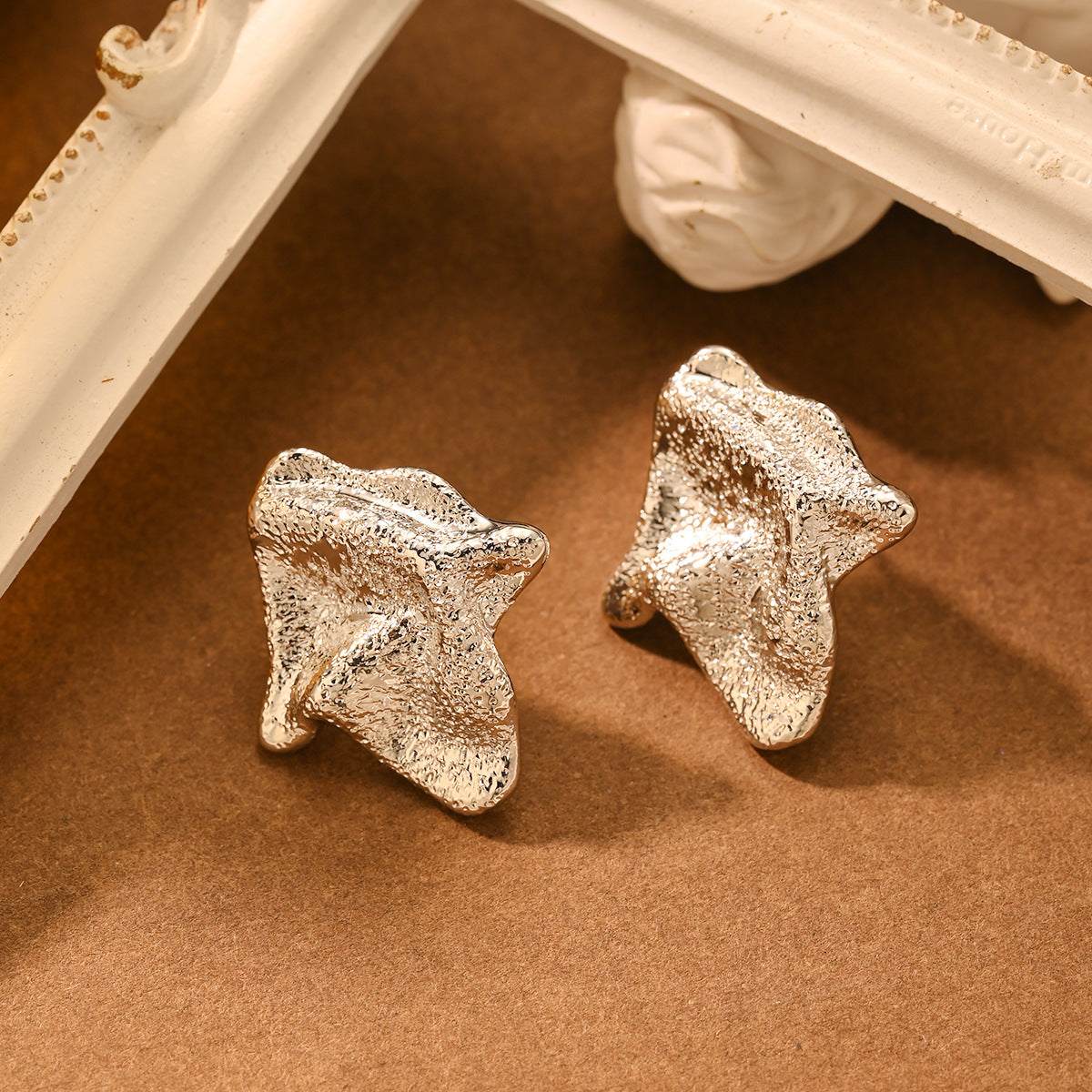 Women's Needle Round Irregular Vintage Metal High Earrings