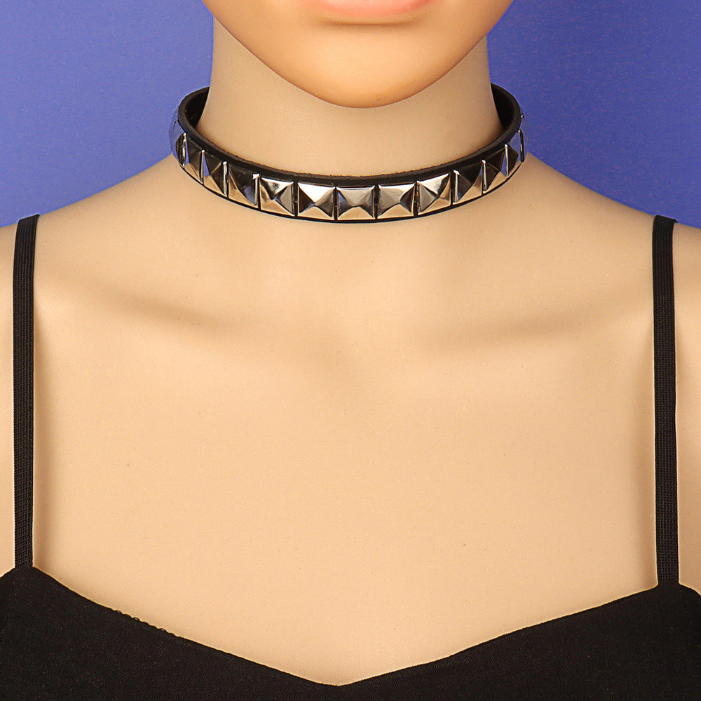 Women's Punk Simple Gang Drill Leather Clavicle Collar