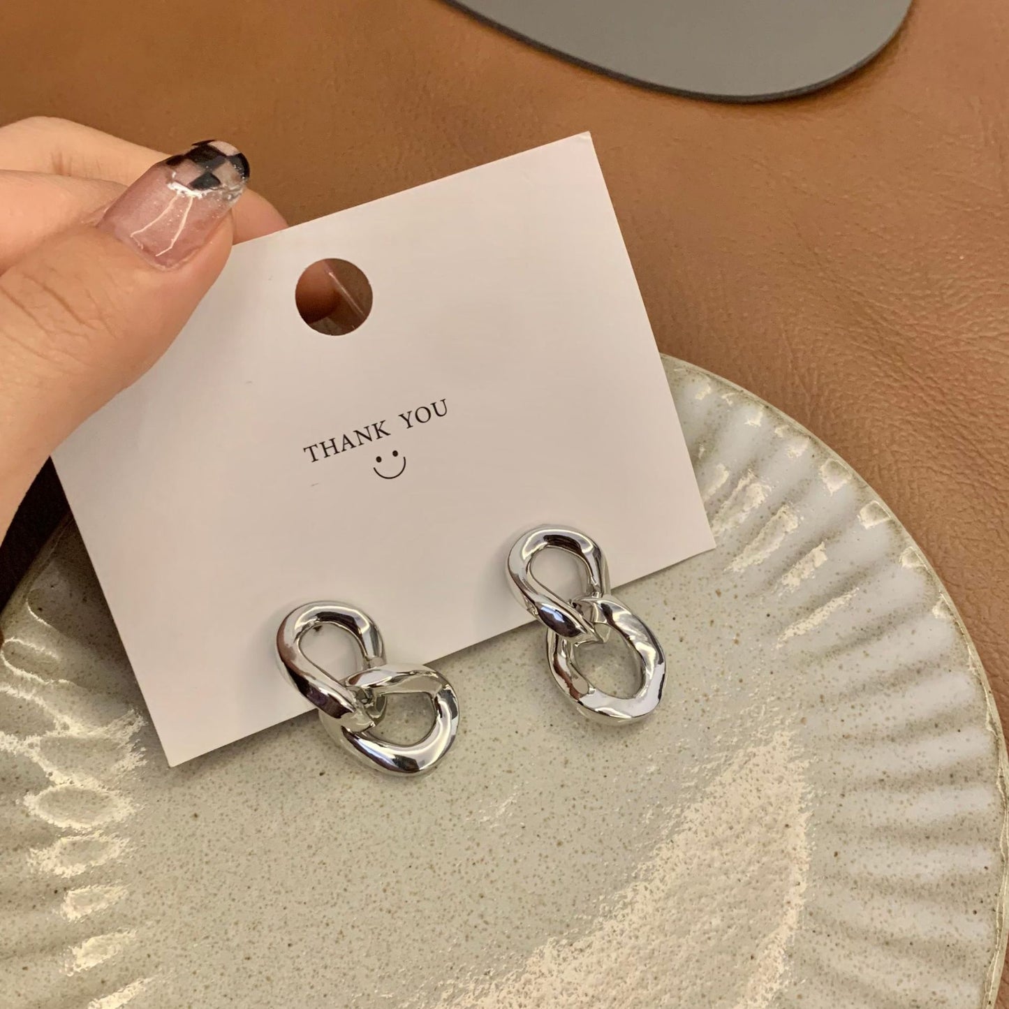 Women's Song Elegant Metal Chain Vintage Twisted Earrings