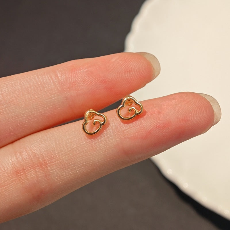 Women's Creative Simple Pearl Vintage Ornament Earrings