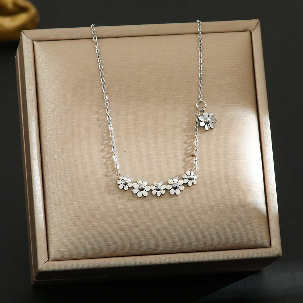 Women's Daisy Titanium Steel Design High-grade Temperament Necklaces