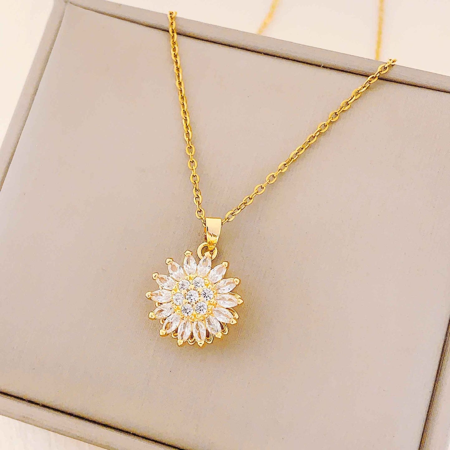 Women's Trendy Summer Rotating Sunflower High-grade Necklaces