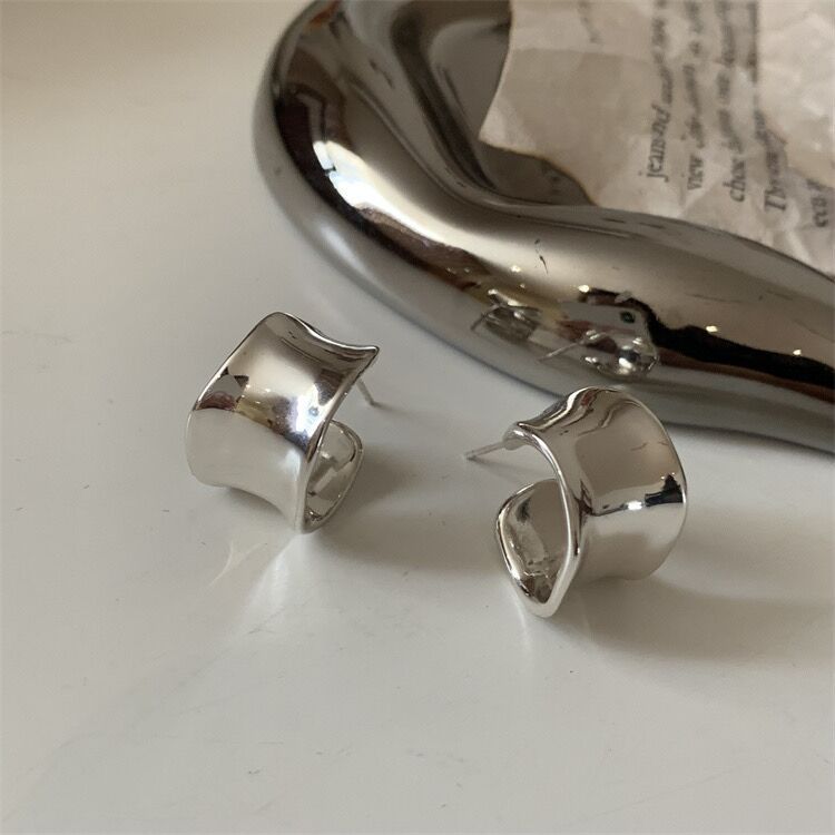 Metal Shaped Female Light Luxury Simplicity Earrings