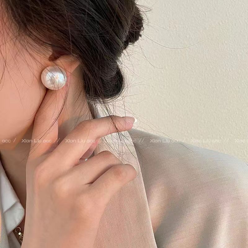 French Flat Round Steamed Bread Pearl Big Ear Female Earrings