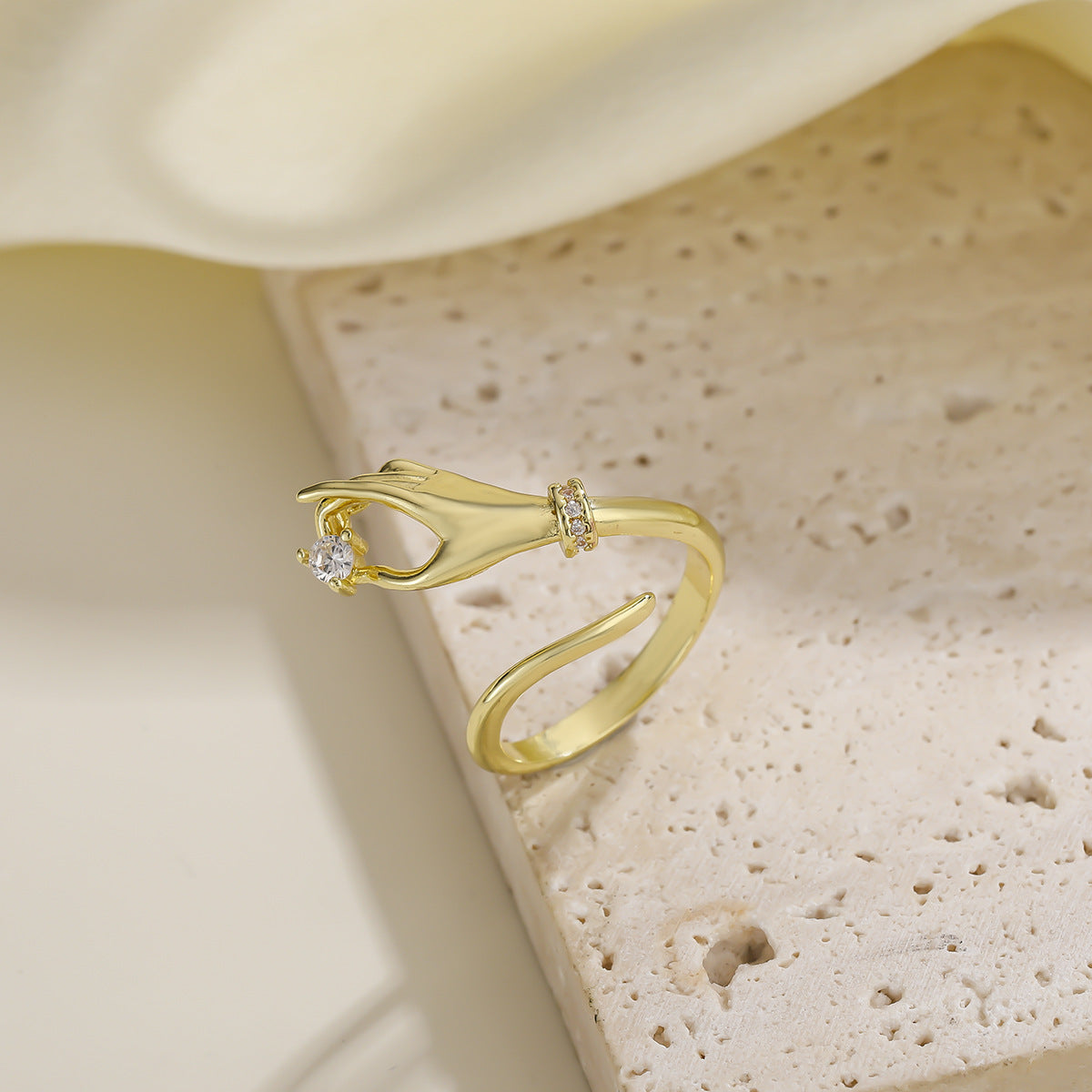 Luxury High Sense Gold Hands Hug Rings