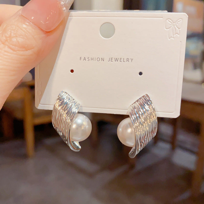 Women's Luxury Fashion Personalized Surrounding Pearl Niche Earrings