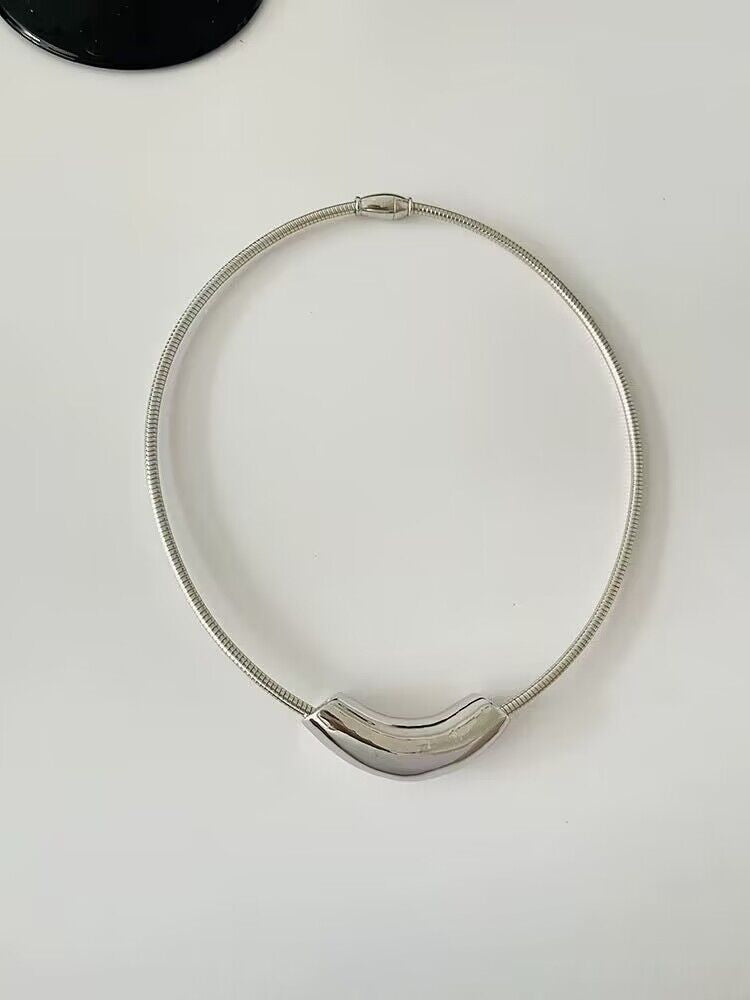 Not Fade Advanced Cold Metallic Curved Elbow Design Gold Collar