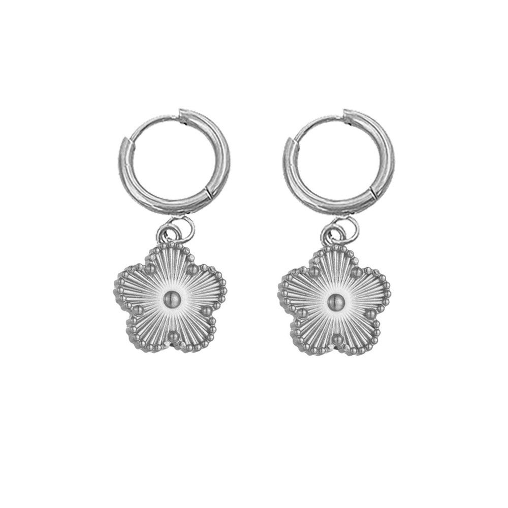 Five-leaf Flower Titanium Steel Parthenocissus Grass Bracelets