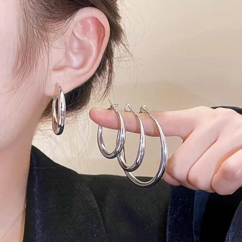 Light Luxury Minority High-grade Ear Personalized Exaggerated Stud Earrings
