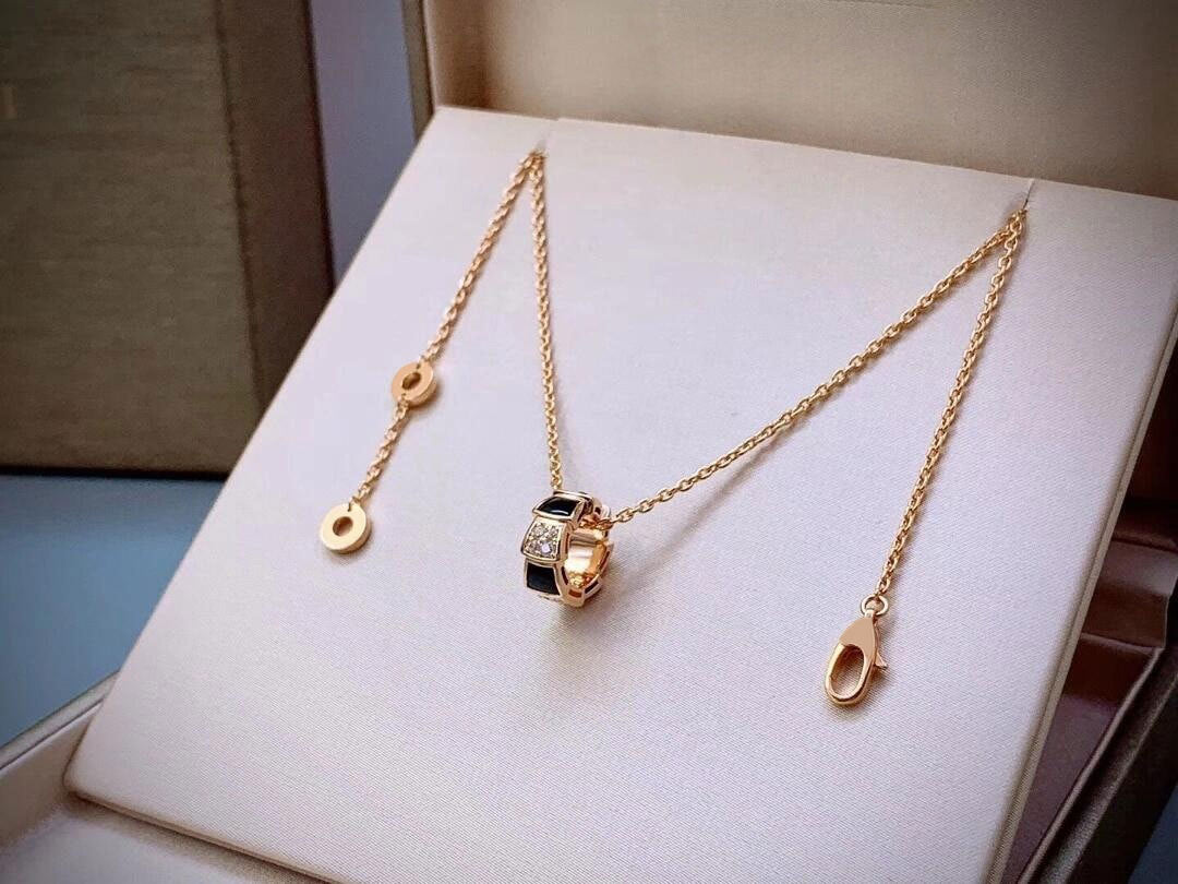 Women's High Version V Gold Snake Bone Golden White Shell Necklace