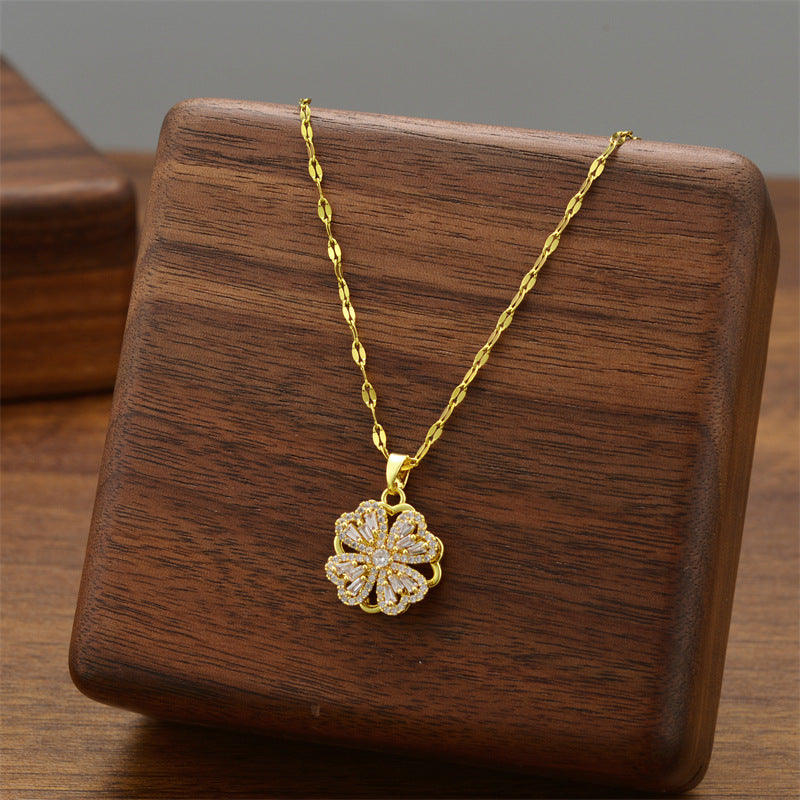 Good Luck Comes Four-leaf Clover Micro Rhinestone Titanium Steel Necklaces