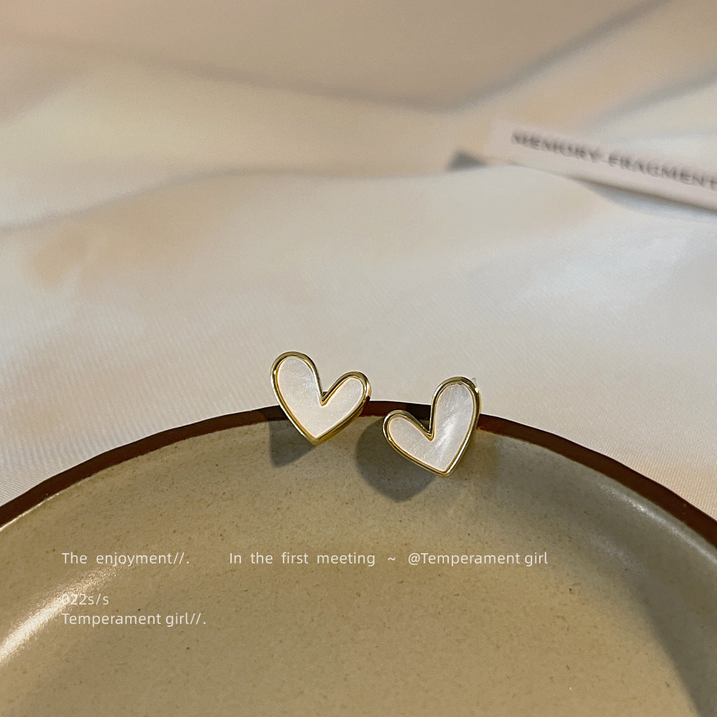 Women's Black Love Heart Minority Design High Earrings