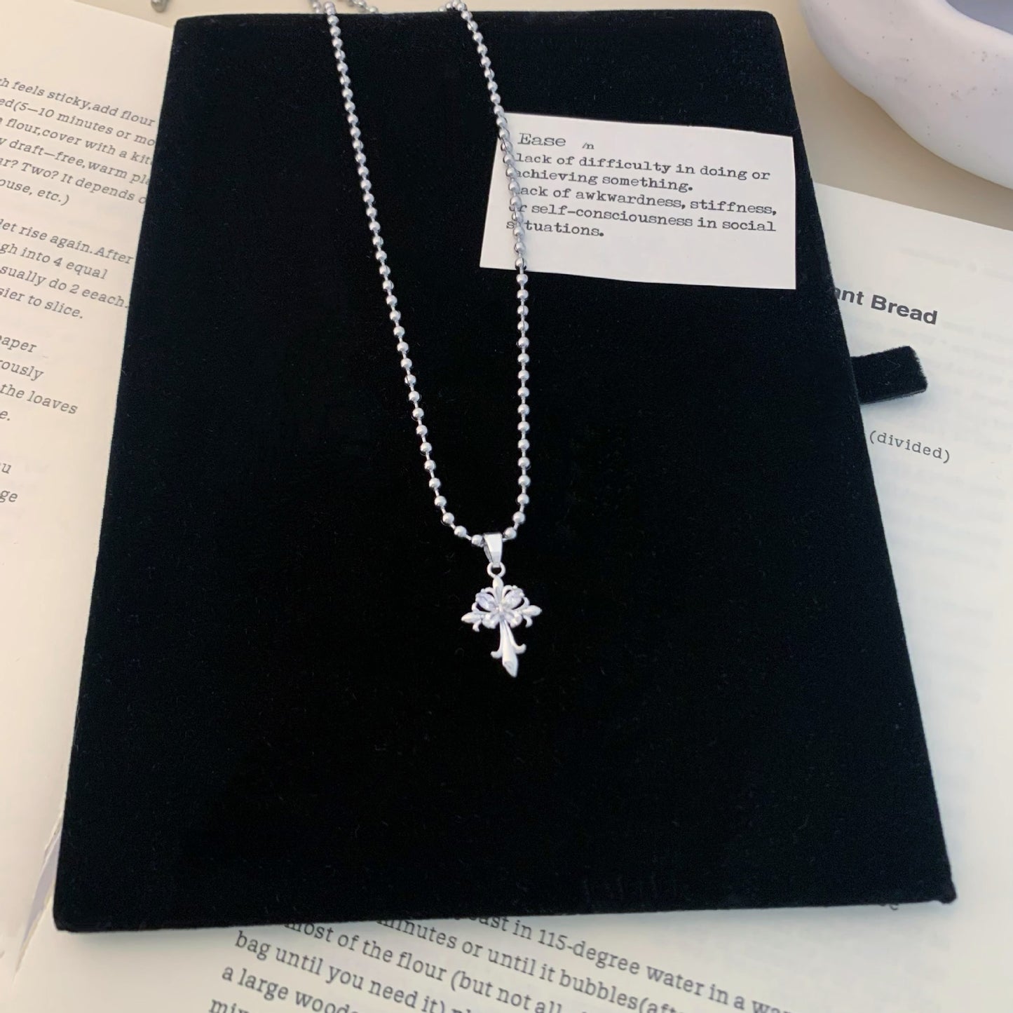 High-grade Personality Affordable Luxury Fashion Female Zircon Titanium Steel Clavicle Necklace