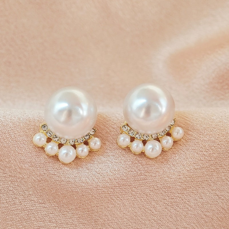 Women's Creative Simple Pearl Vintage Ornament Earrings