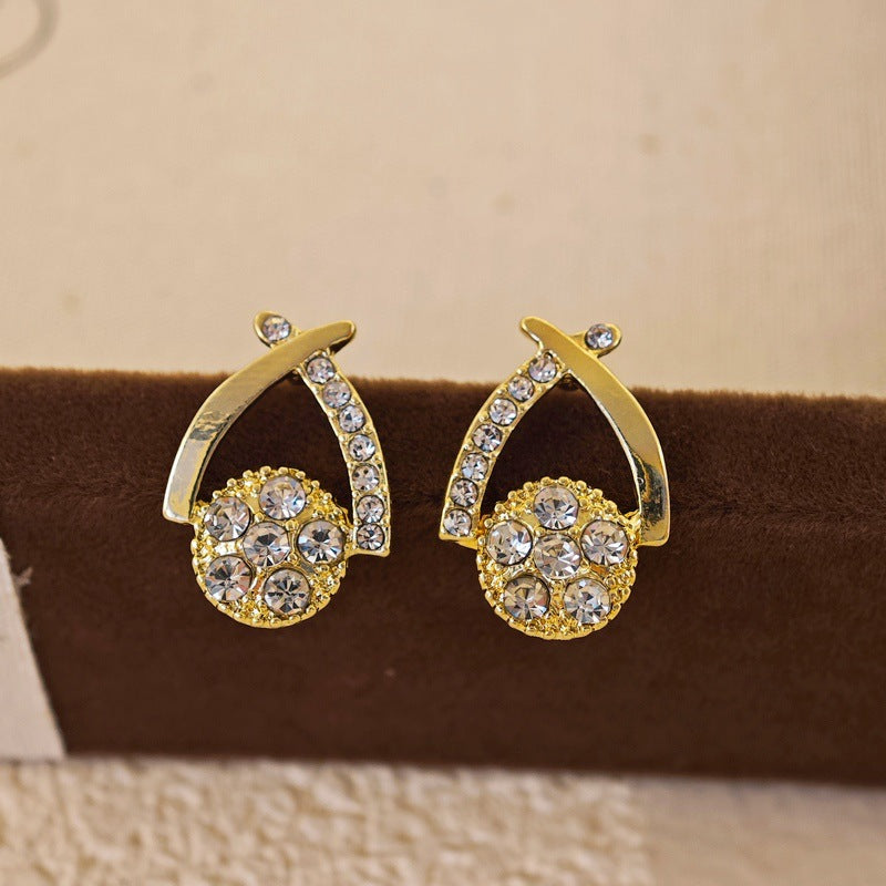 Women's Creative Simple Pearl Vintage Ornament Earrings