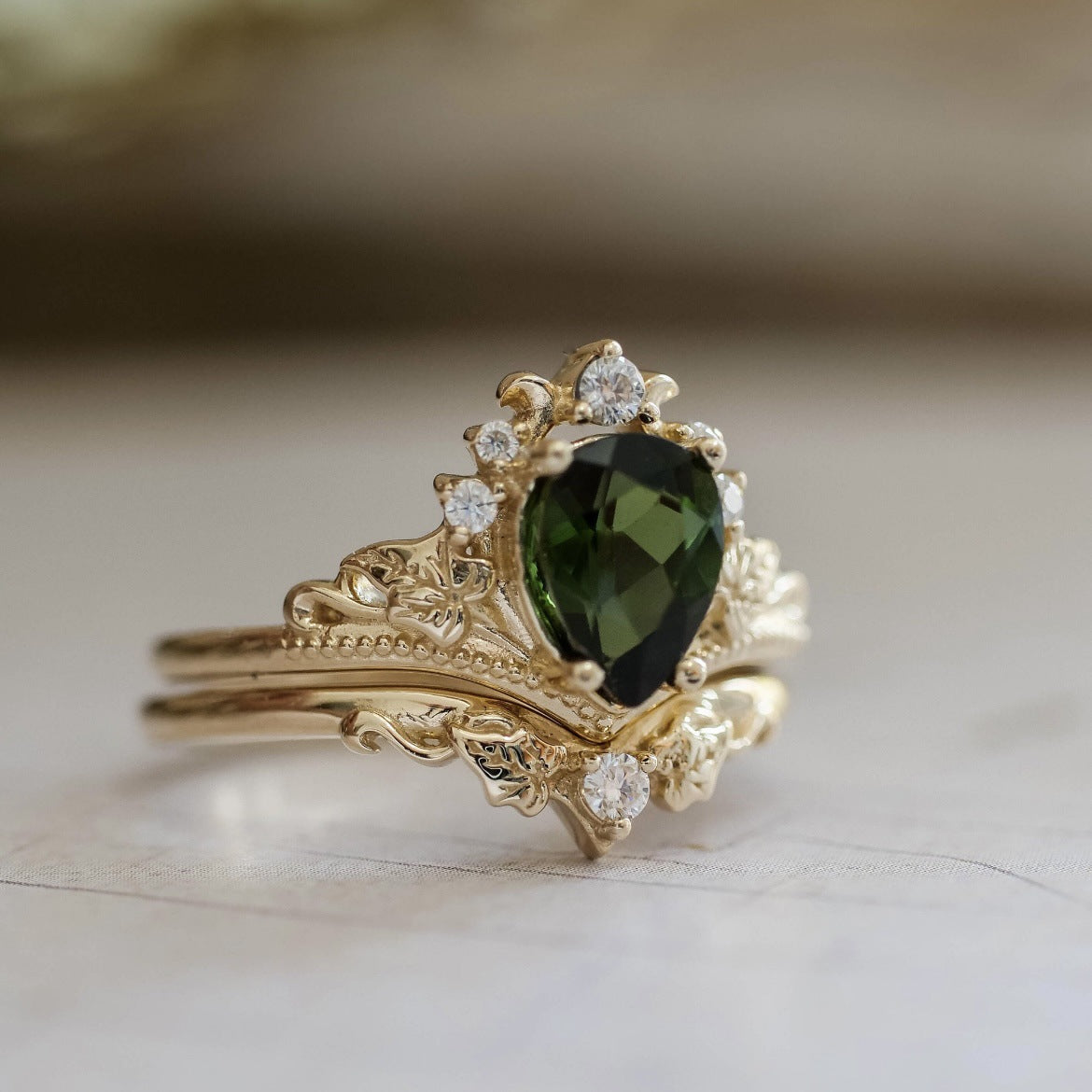 Women's Inlaid Rhinestone Olive Green Zircon Medieval Rings