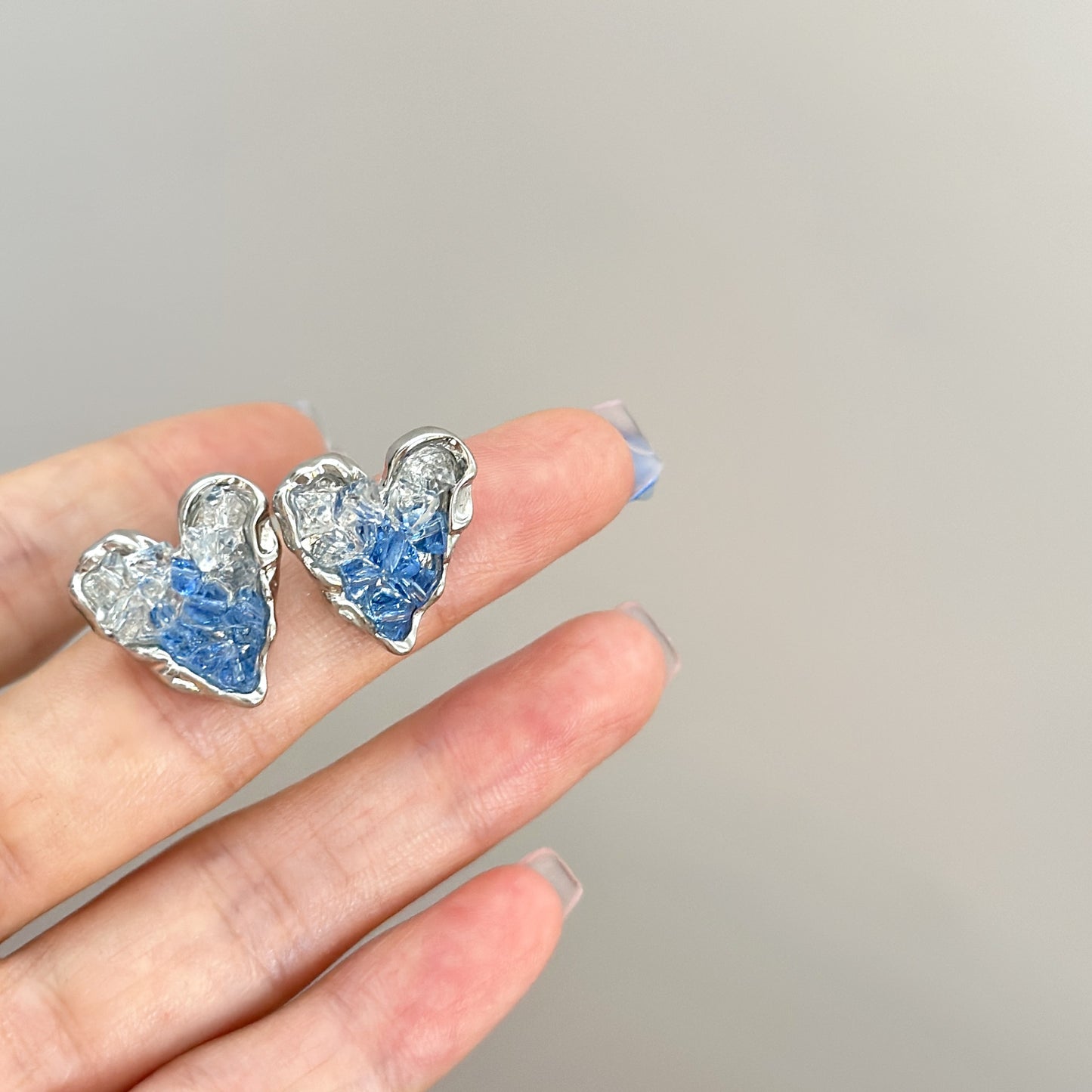 Sier Needle Blue Gradient Crystal Love Earrings