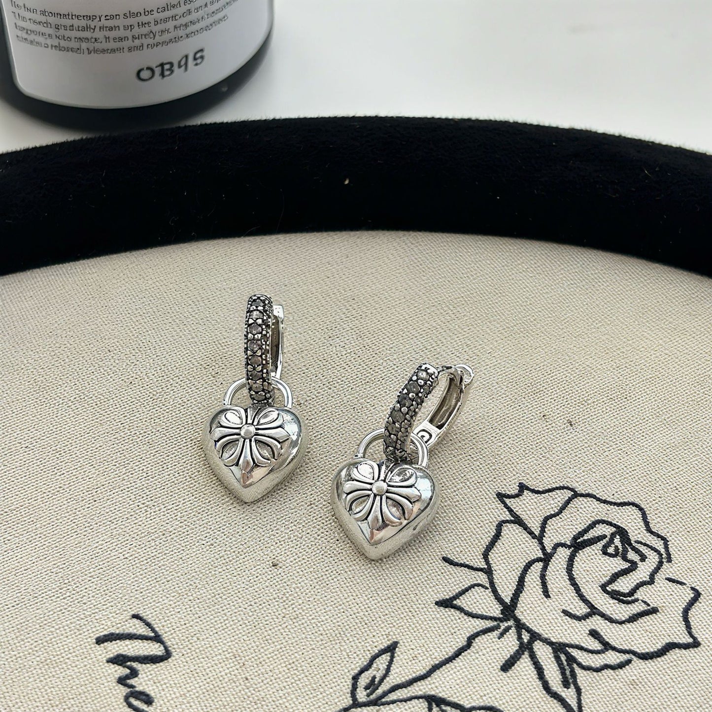 Style Flower-de-luce Heart Female Niche Design Unique Personality Retro Stud Earrings