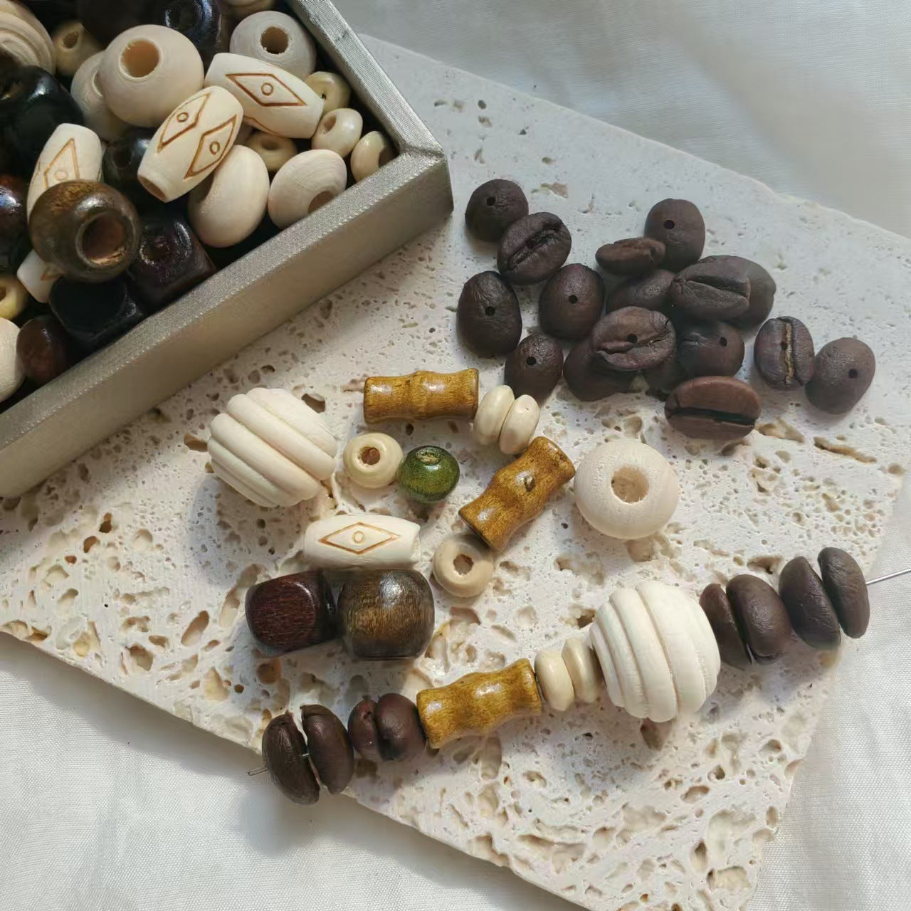 One Thousand Pieces Per Bottle Get Bracelets