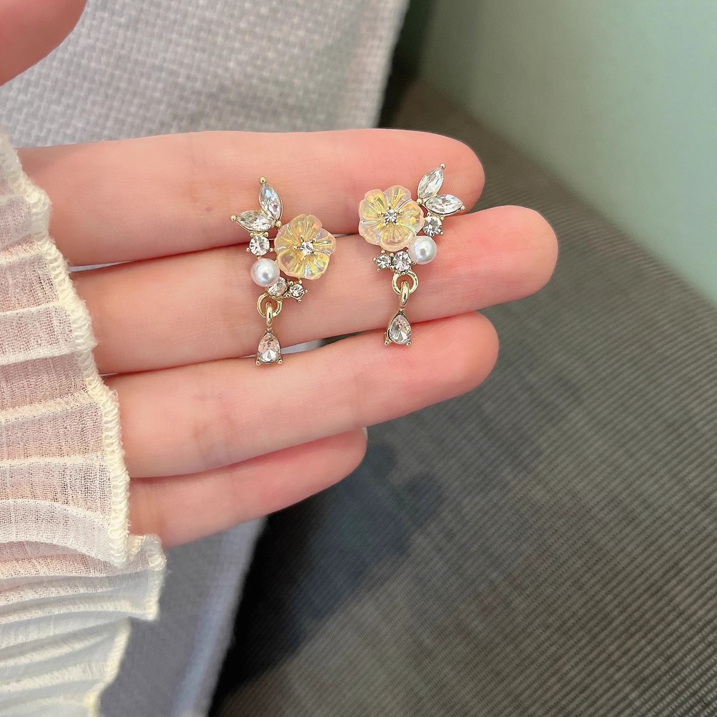 Light Luxury Diamond Female Niche Design Earrings