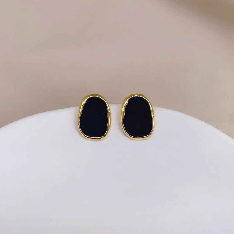 Women's Creative Simple Pearl Vintage Ornament Earrings