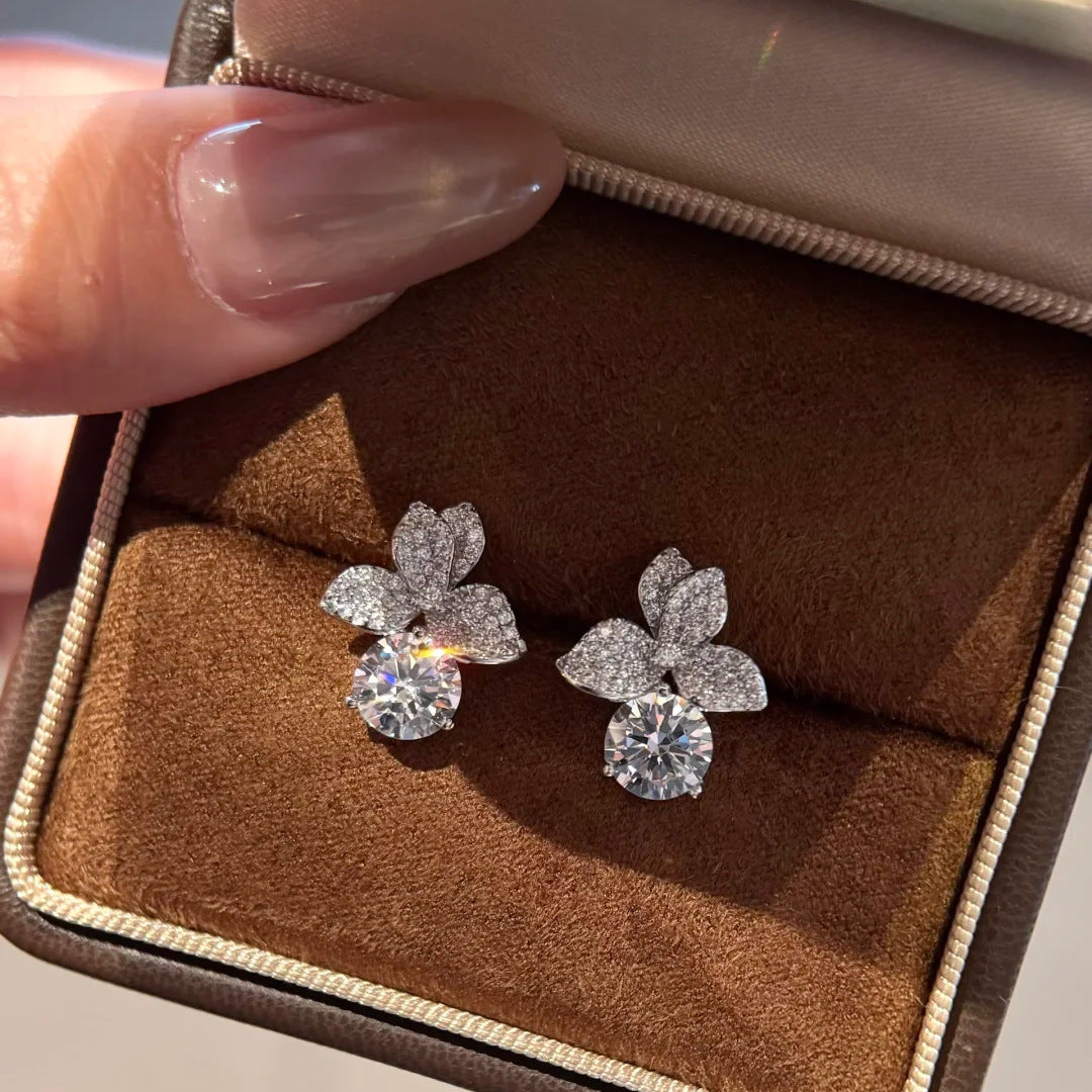 Women's Light Luxury High-grade Temperament 2 Karat Eight Hearts Arrows Super Stud Earrings