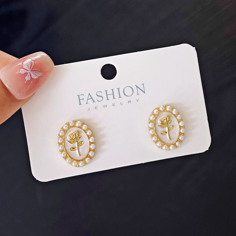 Women's Creative Simple Pearl Vintage Ornament Earrings