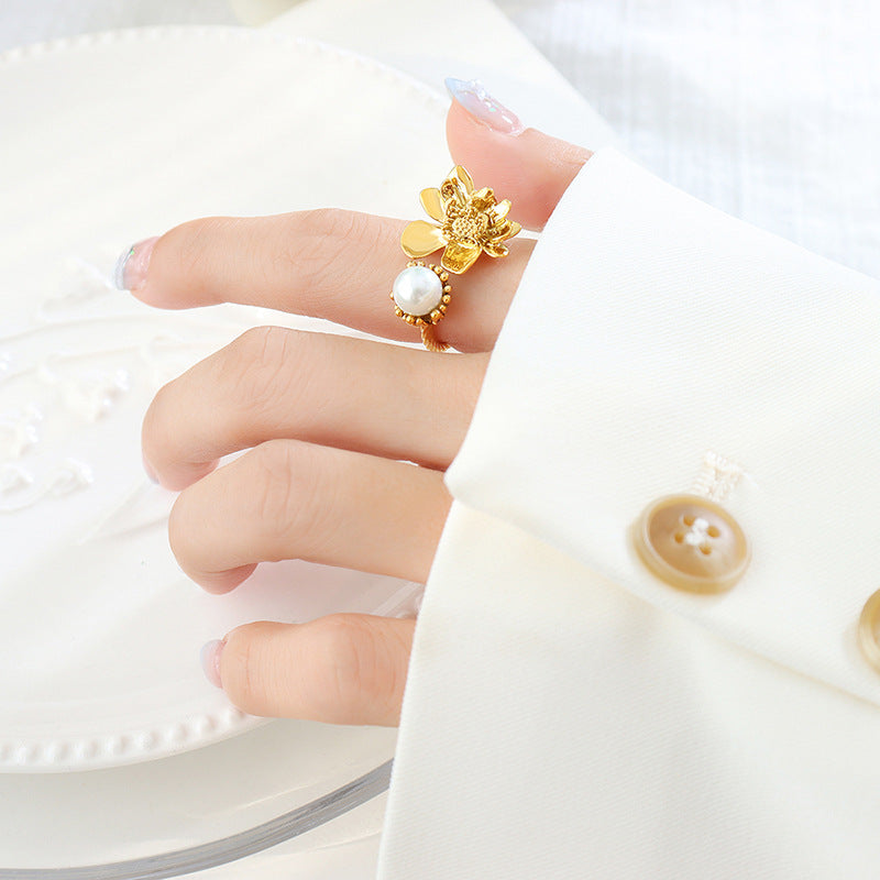 Simple Female Personality Baroque Imitation Pearl Flower Shape Rings