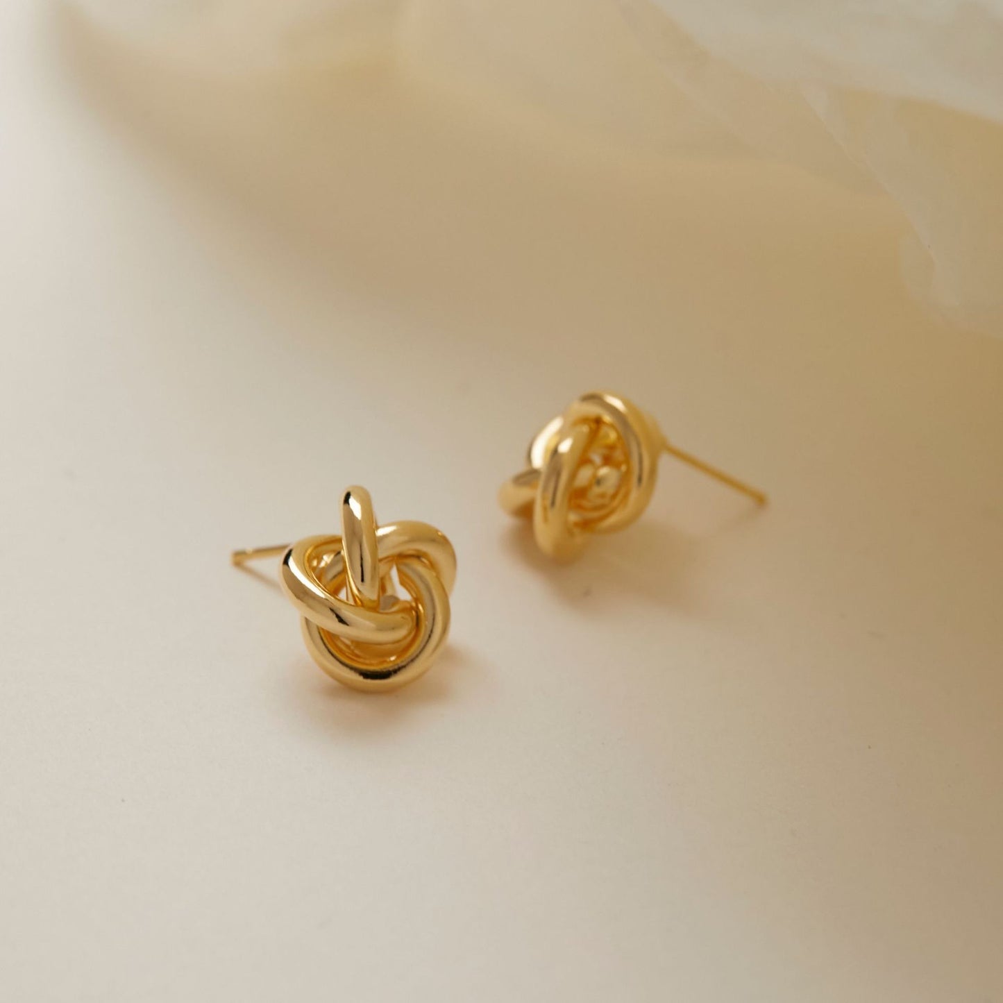 Winding Twist Simple Design Minority Hollow Earrings