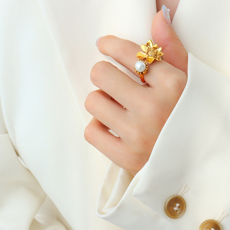 Simple Female Personality Baroque Imitation Pearl Flower Shape Rings