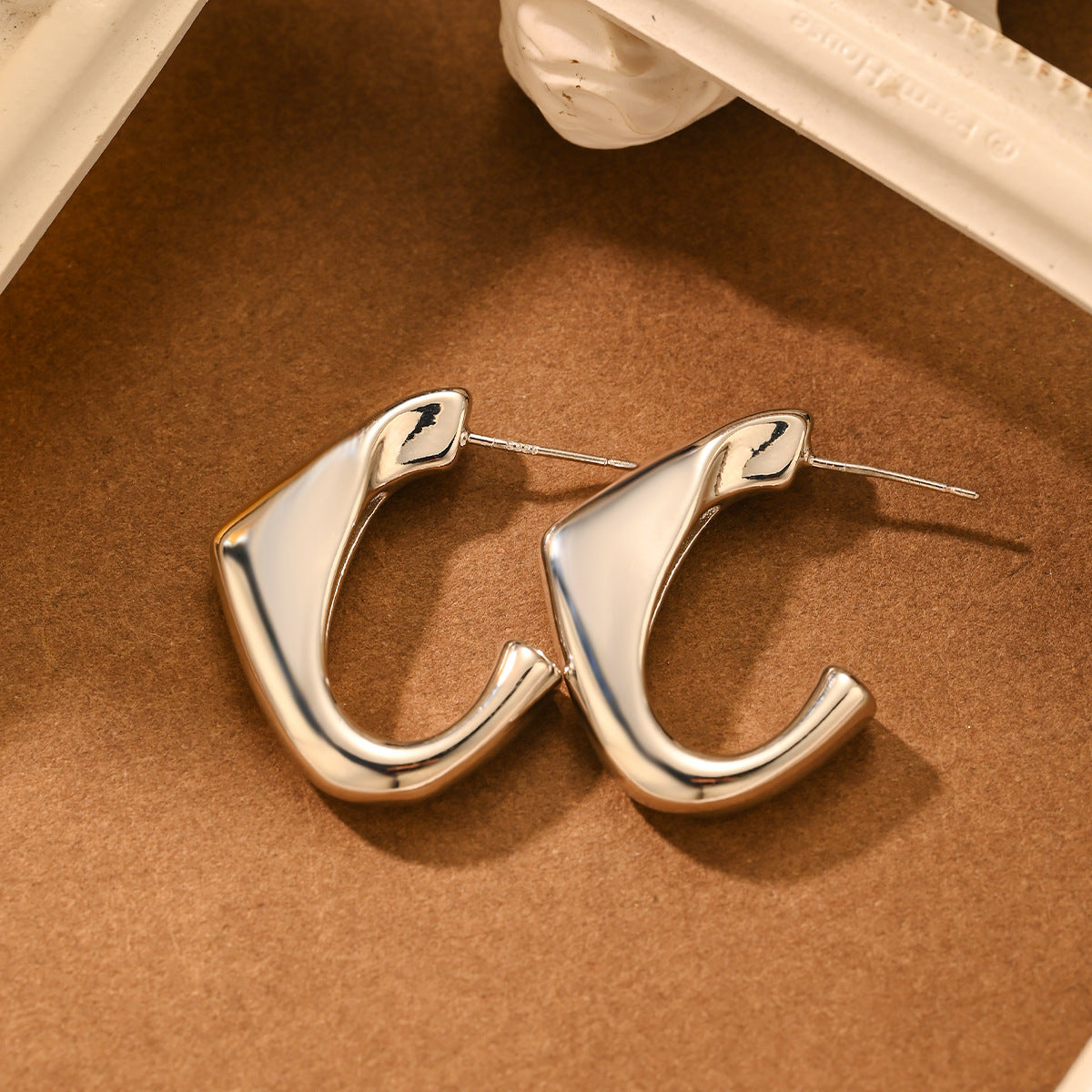 Women's Needle Round Irregular Vintage Metal High Earrings