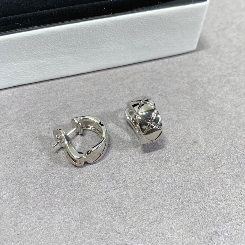 Women's Glossy Rhombus Plaid No Rhinestone Carved Light Luxury Earrings