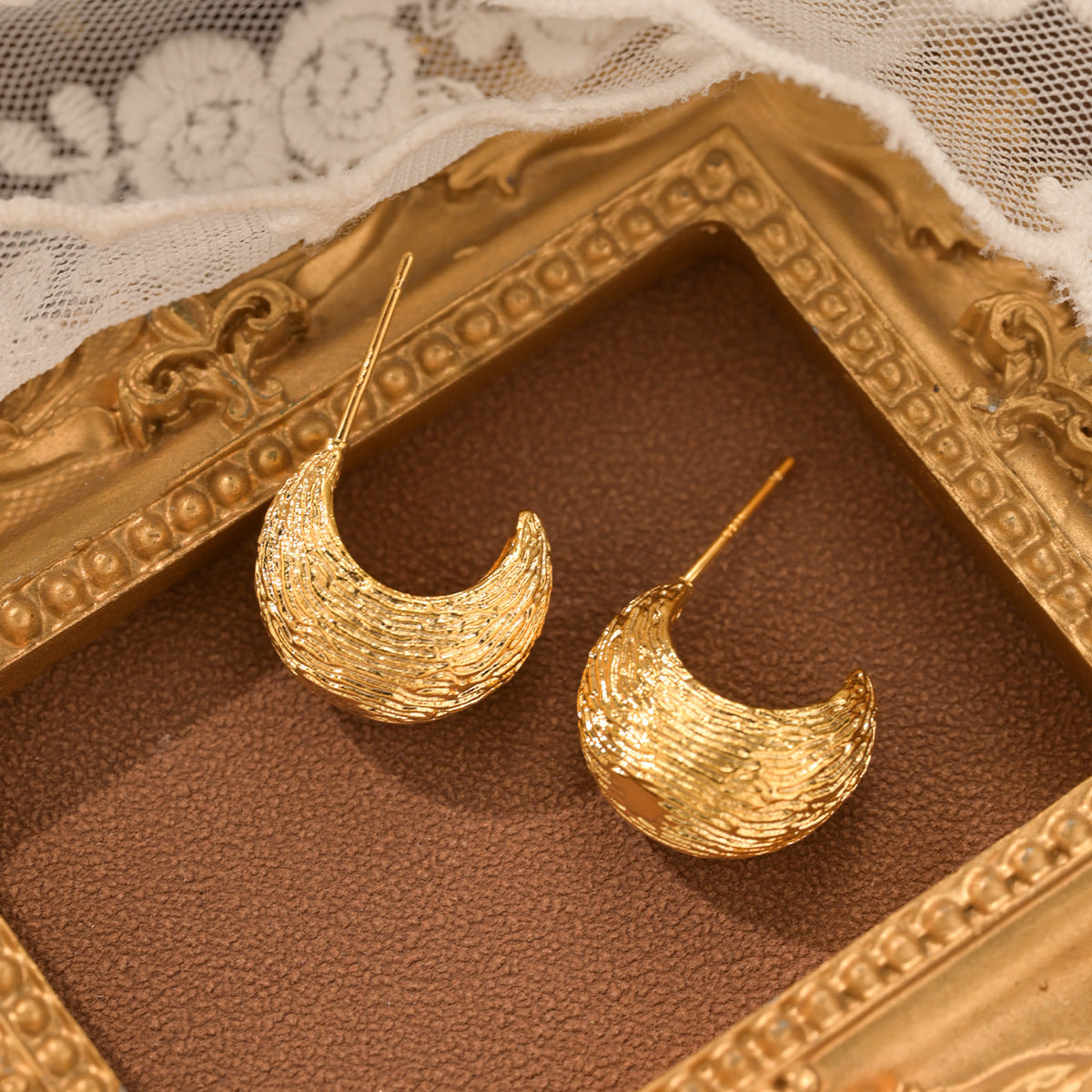 Women's Needle Round Irregular Vintage Metal High Earrings