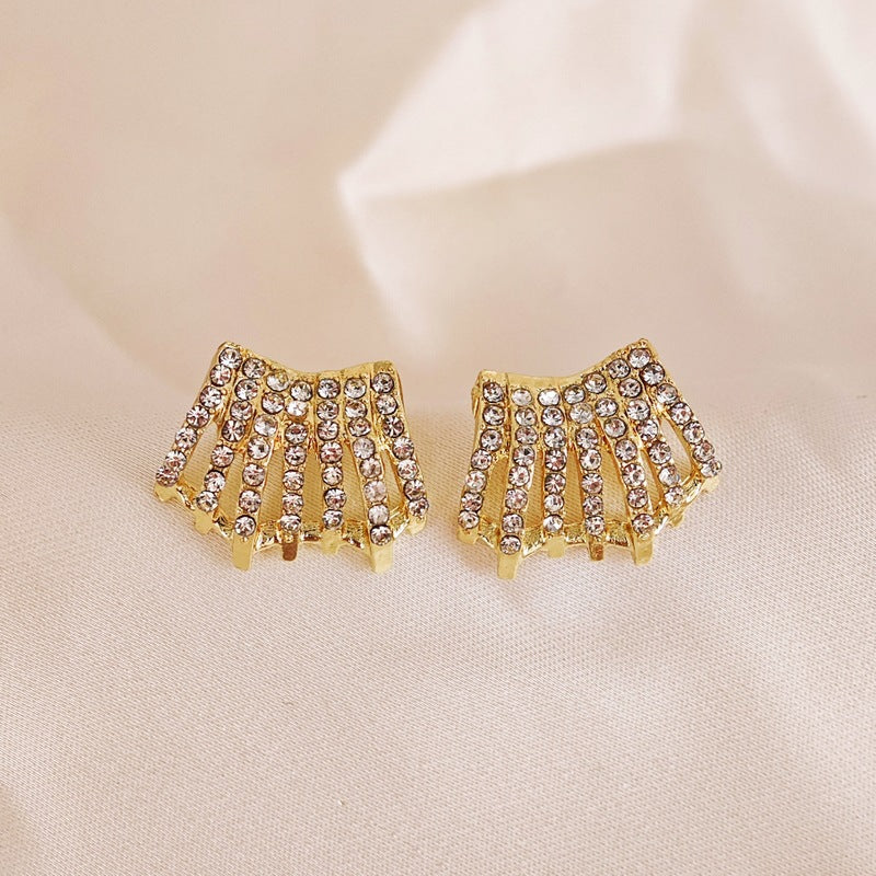 Women's Creative Simple Pearl Vintage Ornament Earrings