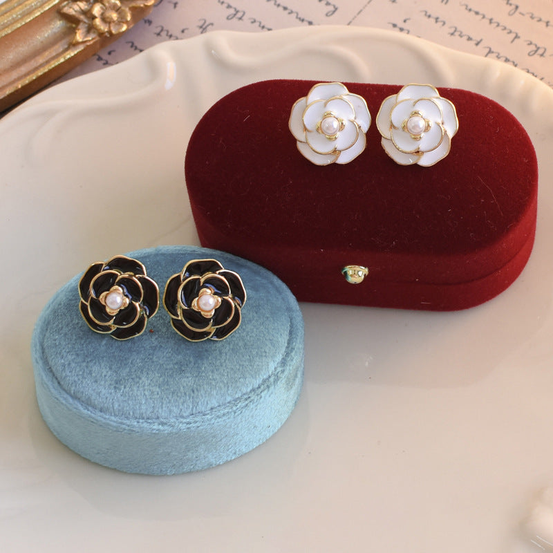 Women's Camellia Retro Aloofness Style Flower Pearl Light Rings